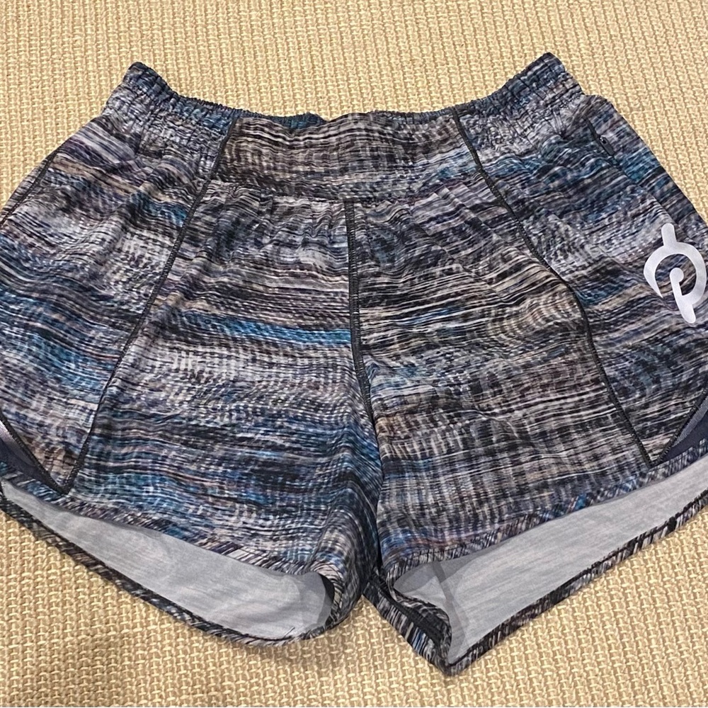Lululemon for Peloton Women’s Hotty Hot Digital Oasis Shorts in size 6
